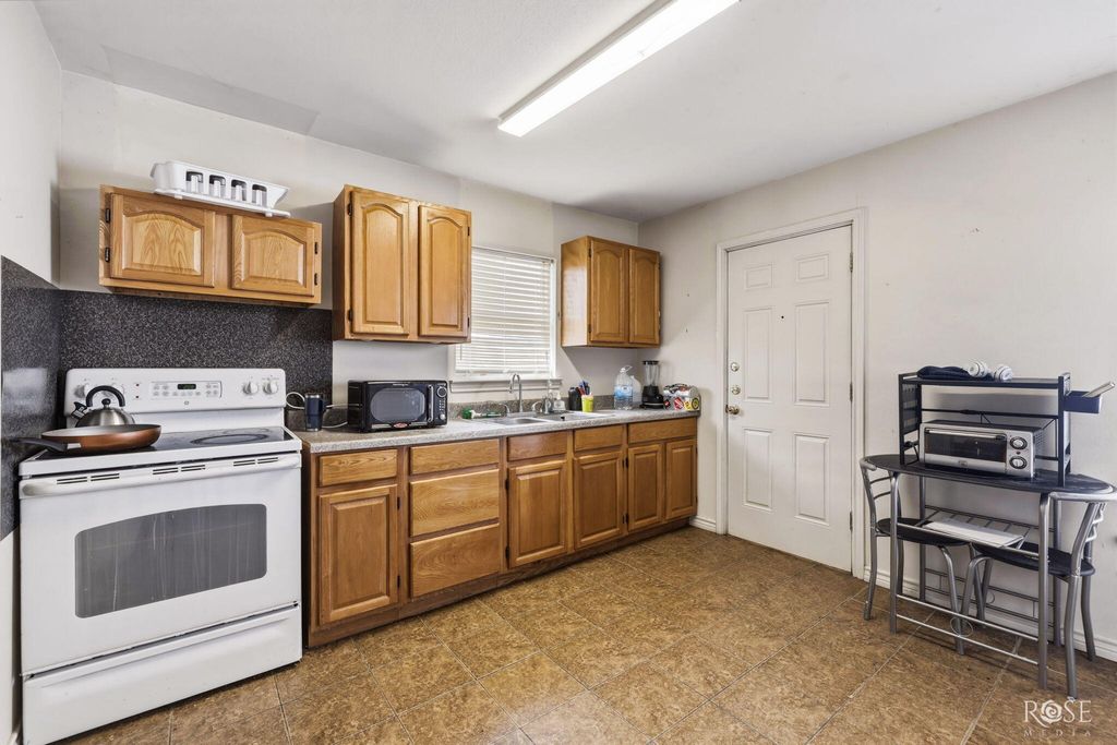 Image 10 of property listing at 325 St Johns Street, San Angelo, TX 76905