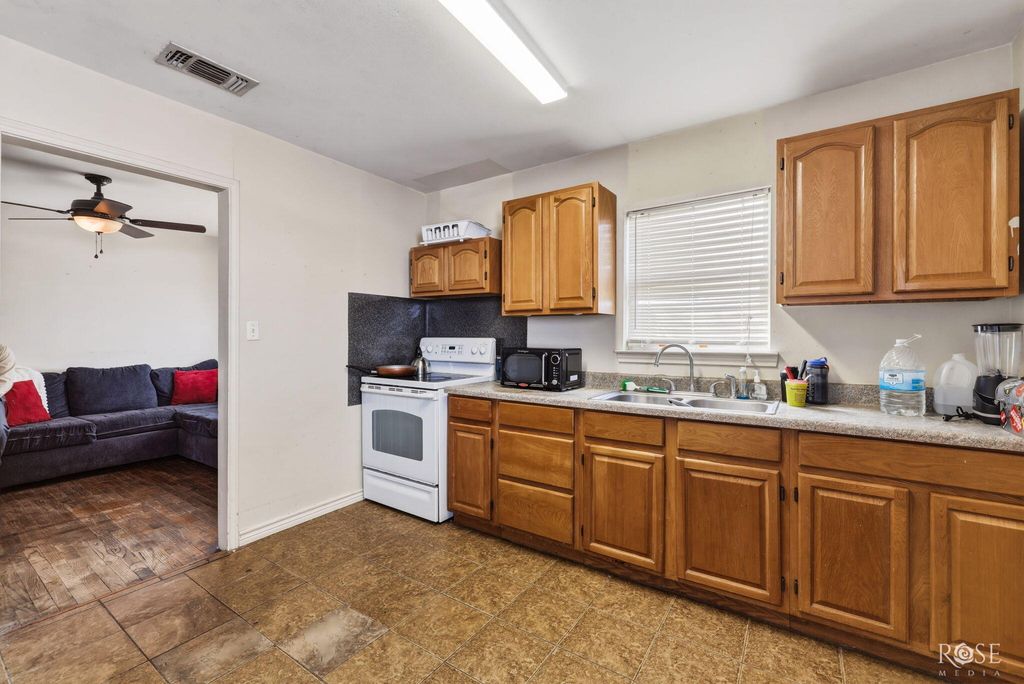 Image 11 of property listing at 325 St Johns Street, San Angelo, TX 76905