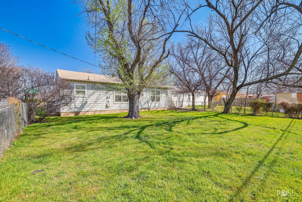 Image 18 of property listing at 325 St Johns Street, San Angelo, TX 76905