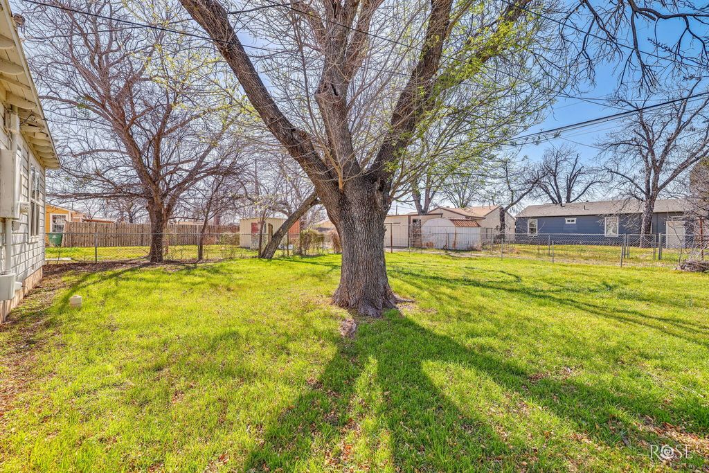 Image 21 of property listing at 325 St Johns Street, San Angelo, TX 76905