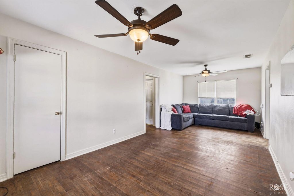 Image 7 of property listing at 325 St Johns Street, San Angelo, TX 76905