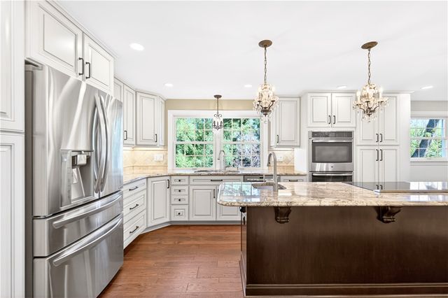 2545 Matterhorn Dr, Franklin Park, PA 15090