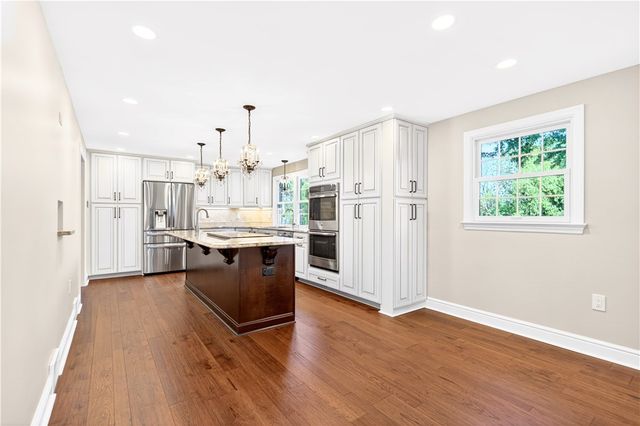 2545 Matterhorn Dr, Franklin Park, PA 15090