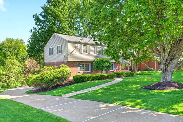 2545 Matterhorn Dr, Franklin Park, PA 15090