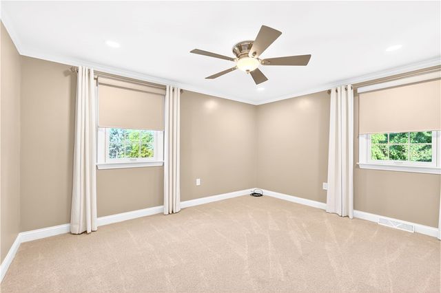 2545 Matterhorn Dr, Franklin Park, PA 15090