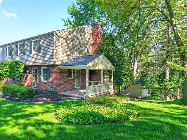 2545 Matterhorn Dr, Franklin Park, PA 15090