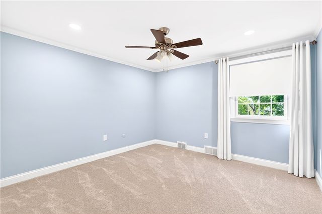 2545 Matterhorn Dr, Franklin Park, PA 15090