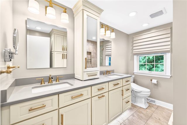2545 Matterhorn Dr, Franklin Park, PA 15090