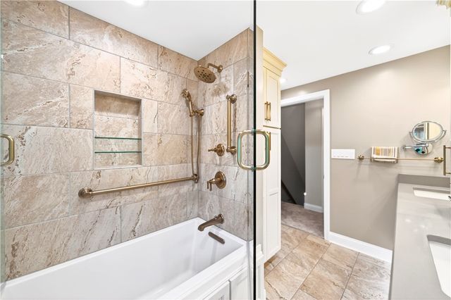 2545 Matterhorn Dr, Franklin Park, PA 15090