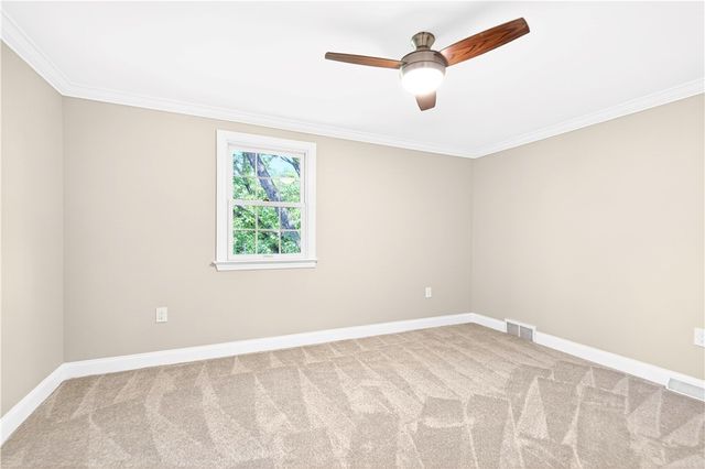 2545 Matterhorn Dr, Franklin Park, PA 15090