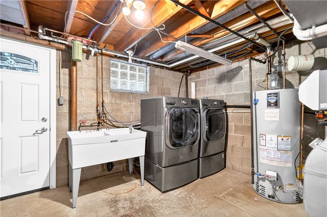 2545 Matterhorn Dr, Franklin Park, PA 15090