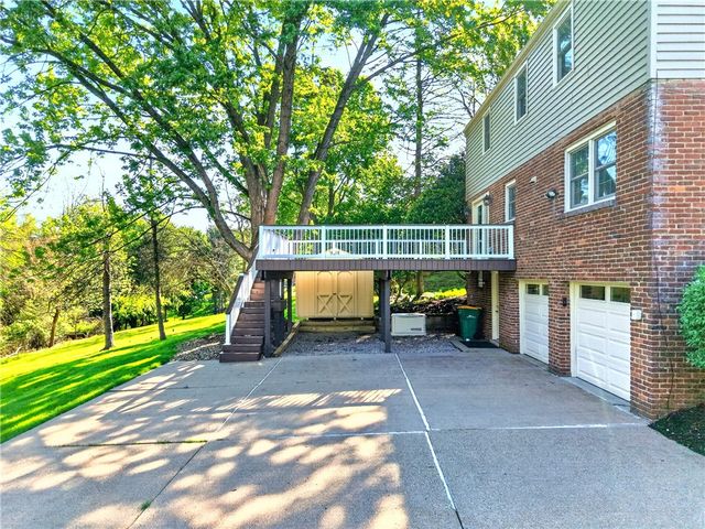 2545 Matterhorn Dr, Franklin Park, PA 15090