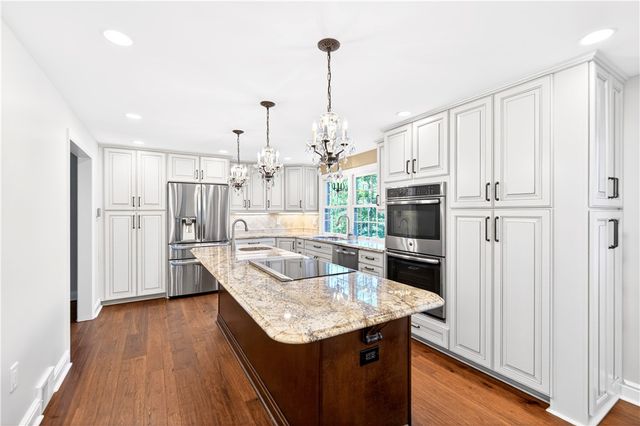 2545 Matterhorn Dr, Franklin Park, PA 15090