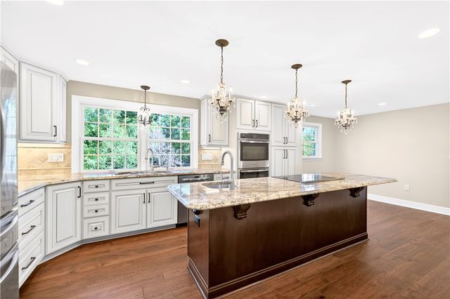 2545 Matterhorn Dr, Franklin Park, PA 15090
