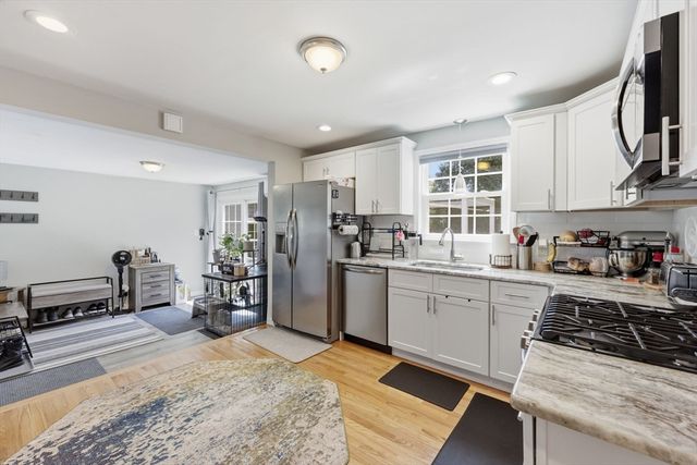 983 Shoemaker Ln, Agawam, MA 01030