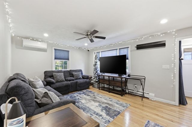 983 Shoemaker Ln, Agawam, MA 01030