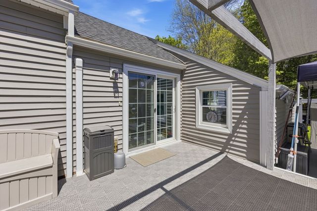 983 Shoemaker Ln, Agawam, MA 01030
