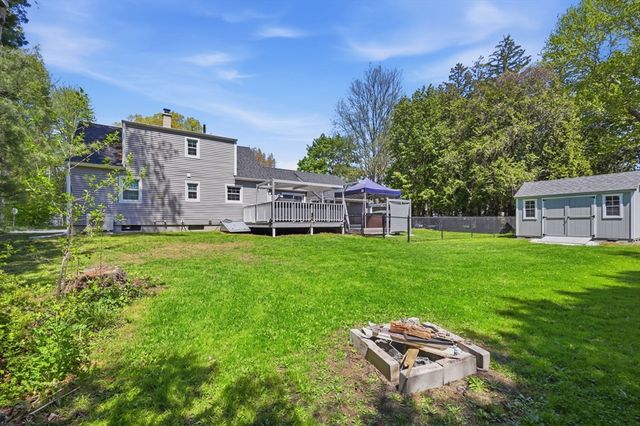 983 Shoemaker Ln, Agawam, MA 01030