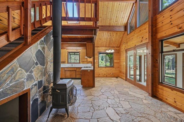 15101 Apple Blossom Way, Grass Valley, CA 95945