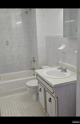 131 Park Avenue 127, East Rutherford, NJ 07073