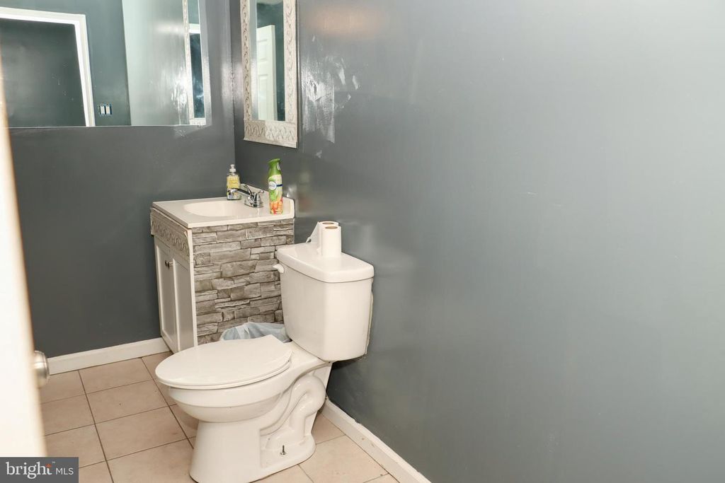 Image 11 of property listing at 9216 CRANDALL RD, Lanham, MD 20706