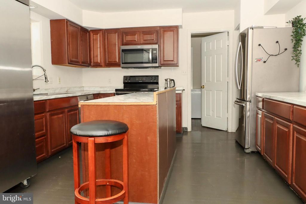 Image 14 of property listing at 9216 CRANDALL RD, Lanham, MD 20706
