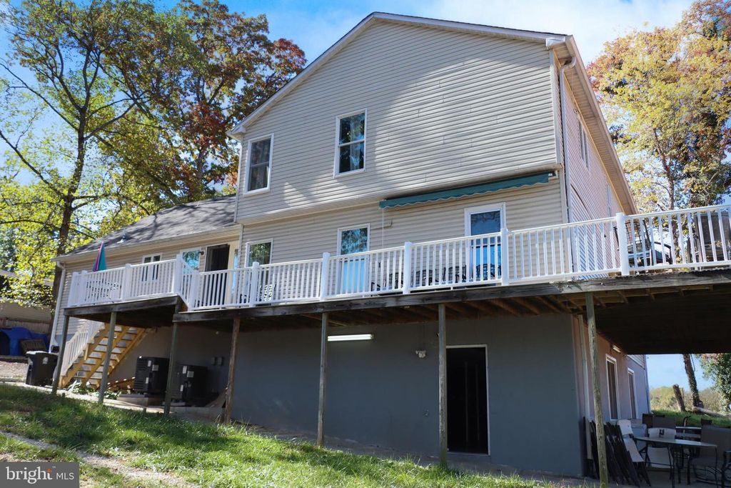 Image 3 of property listing at 9216 CRANDALL RD, Lanham, MD 20706