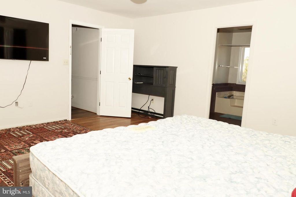 Image 35 of property listing at 9216 CRANDALL RD, Lanham, MD 20706