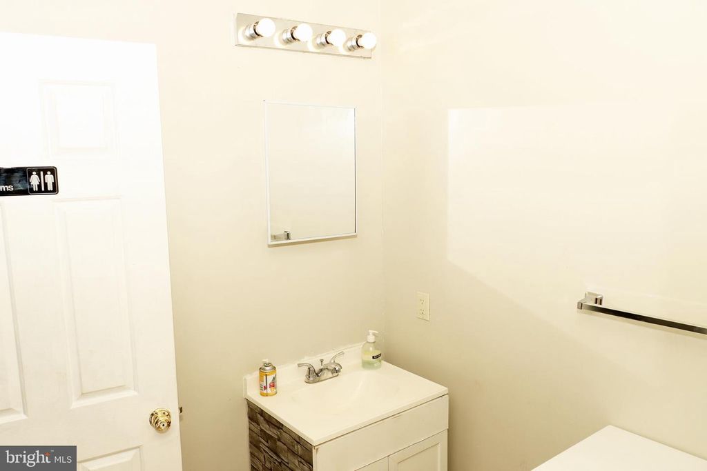 Image 39 of property listing at 9216 CRANDALL RD, Lanham, MD 20706