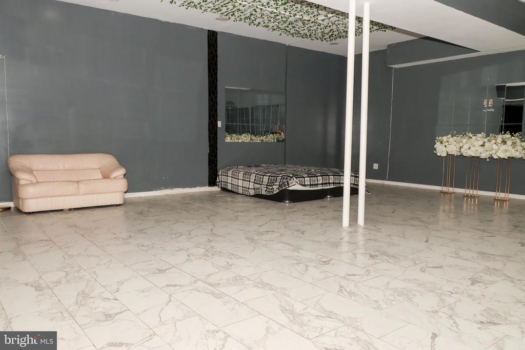 Image 8 of property listing at 9216 CRANDALL RD, Lanham, MD 20706