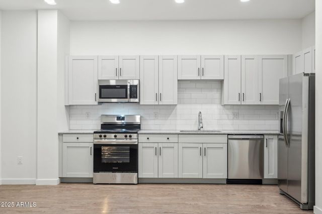 3031 W Northern Avenue 120, Phoenix, AZ 85051