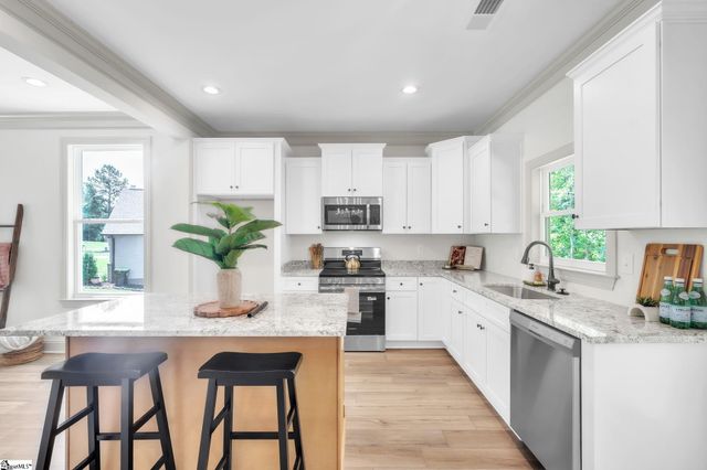 137 Mountain Lake Drive, Piedmont, SC 29673