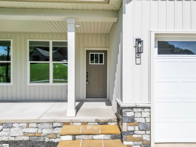 137 Mountain Lake Drive, Piedmont, SC 29673