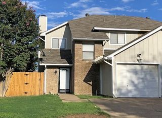 2610 Isbella Drive, Grand Prairie, TX 75052