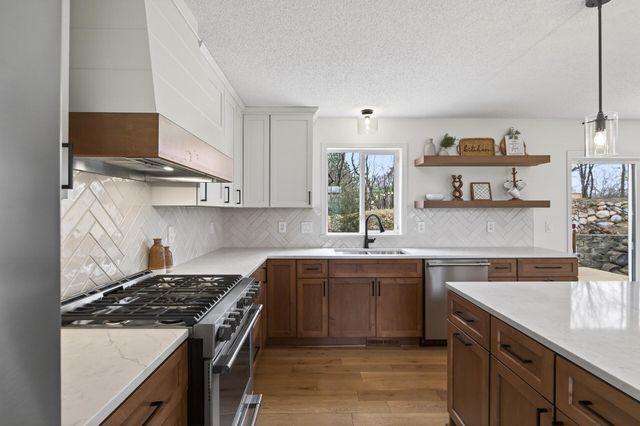 13316 Commonwealth Drive, Burnsville, MN 55337