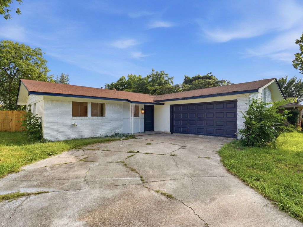 4649 South Drive W, Fort Worth, TX 76132