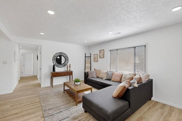 1820 Lester Drive NE, Albuquerque, NM 87112