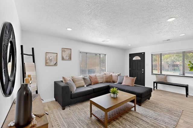 1820 Lester Drive NE, Albuquerque, NM 87112