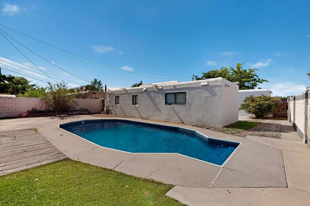 1820 Lester Drive NE, Albuquerque, NM 87112