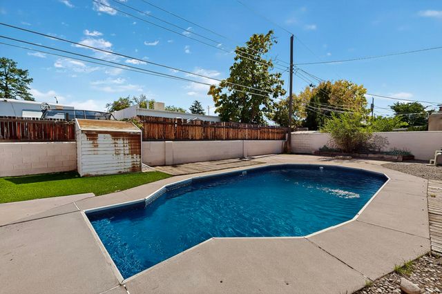 1820 Lester Drive NE, Albuquerque, NM 87112
