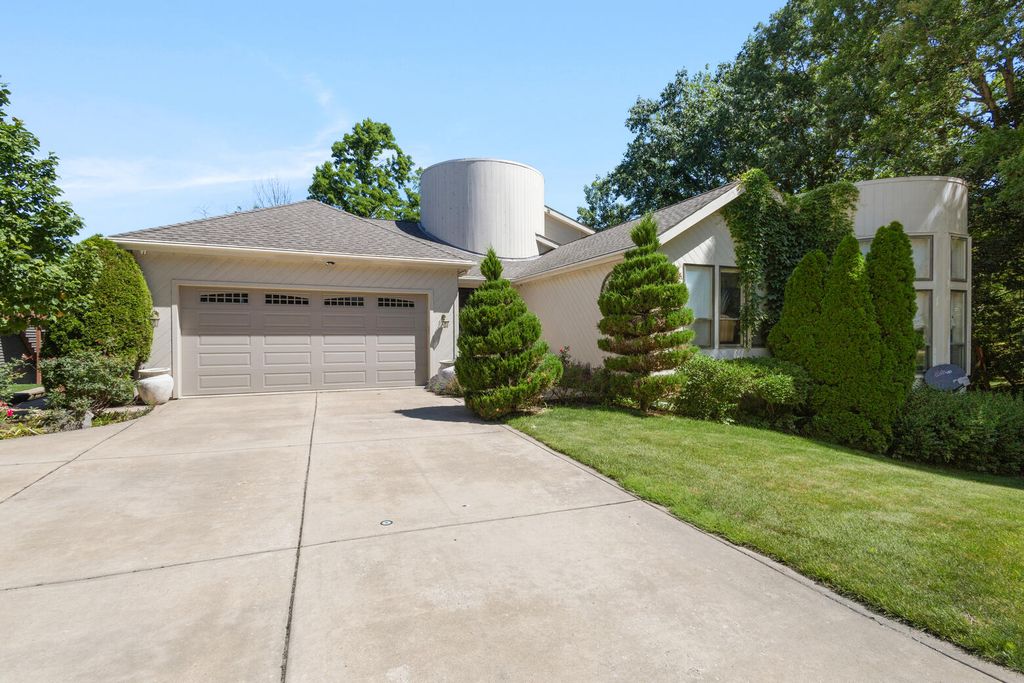 199 Amhurst Place, Valparaiso, IN 46385