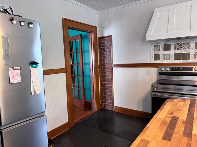 20 Highland Avenue, Claremont, NH 03743