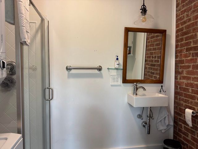 20 Highland Avenue, Claremont, NH 03743