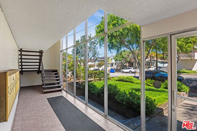 525 N Francisca Avenue, Redondo Beach, CA 90277