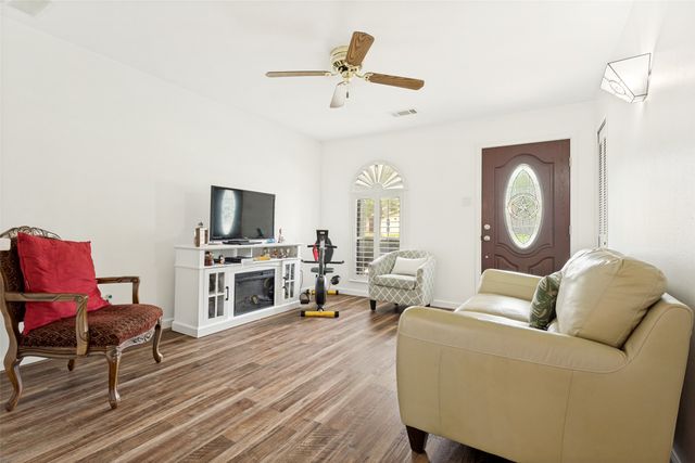 326 Independence Drive, Garland, TX 75043