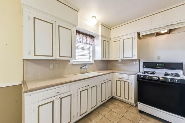 221 N Hagerman Street, Houston, TX 77011