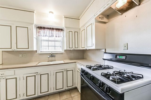 221 N Hagerman Street, Houston, TX 77011