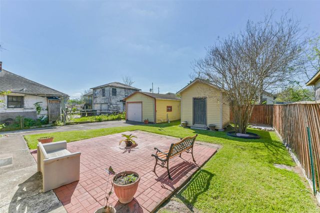 221 N Hagerman Street, Houston, TX 77011