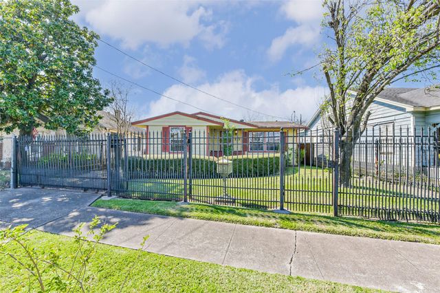 221 N Hagerman Street, Houston, TX 77011