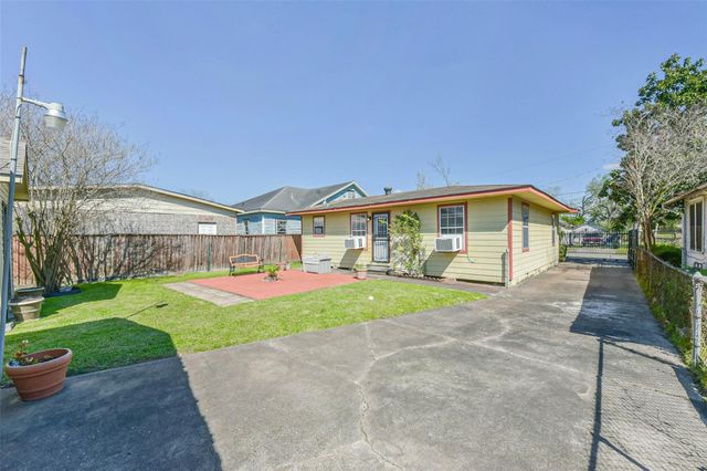 221 N Hagerman Street, Houston, TX 77011